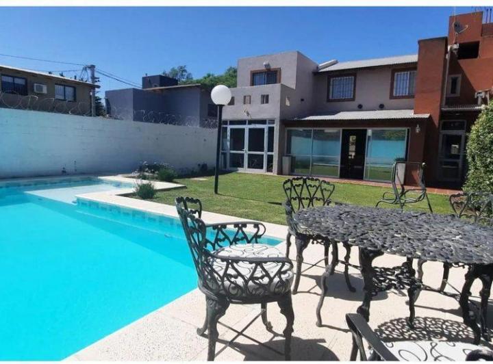 Casa · 142m² · 4 Ambientes · 1 Cochera