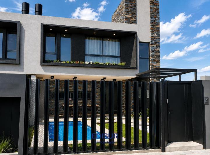 Casa · 137m² · 5 Ambientes · 1 Cochera