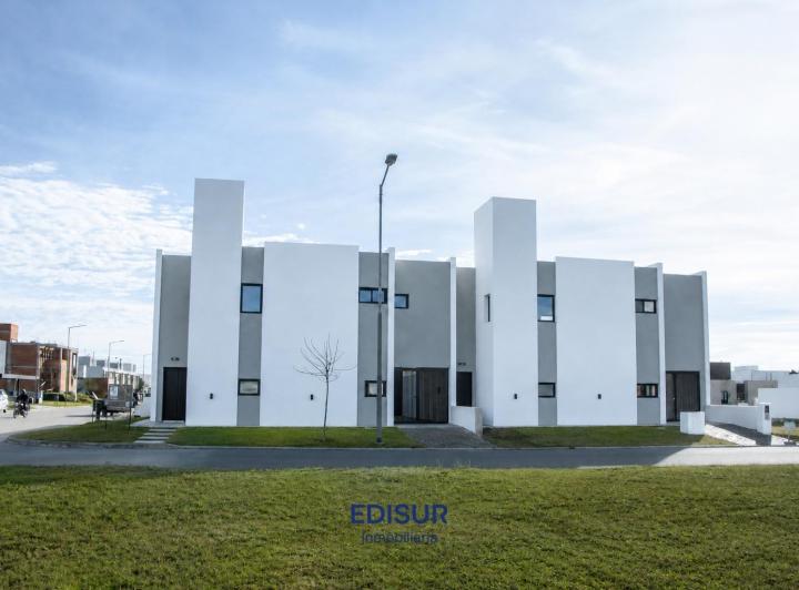 Casa · 143m² · 6 Ambientes · 1 Cochera
