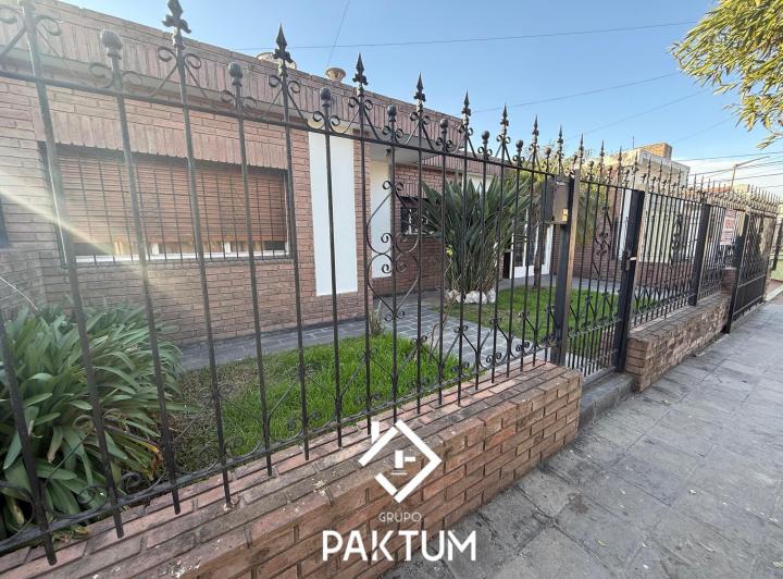 Casa · 169m² · 8 Ambientes · 1 Cochera
