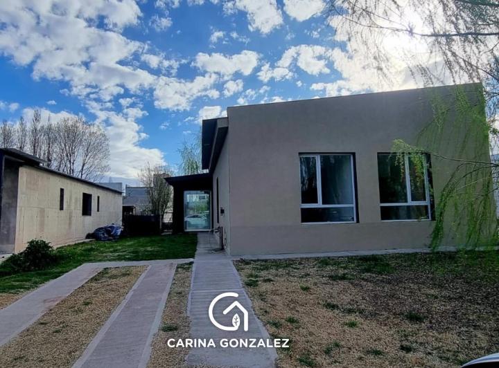 Casa · 165m² · 3 Dormitorios · 2 Cocheras