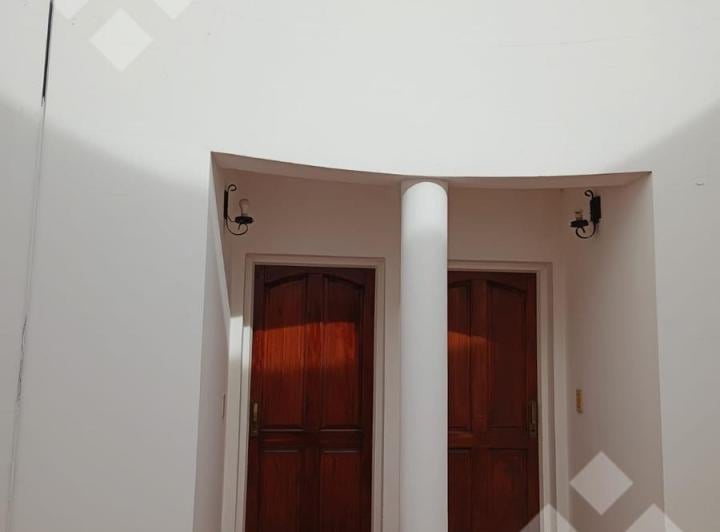Casa · 380m² · 5 Ambientes · 1 Cochera