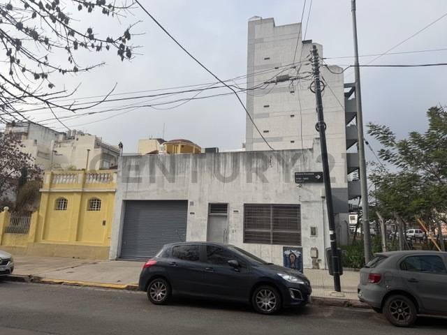 Terreno · 140m² · 5 Ambientes · 1 Cochera