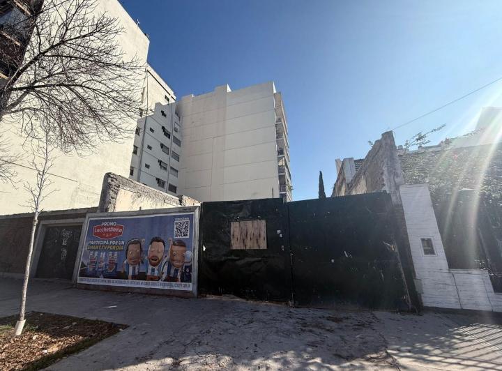 Terreno · 215m²