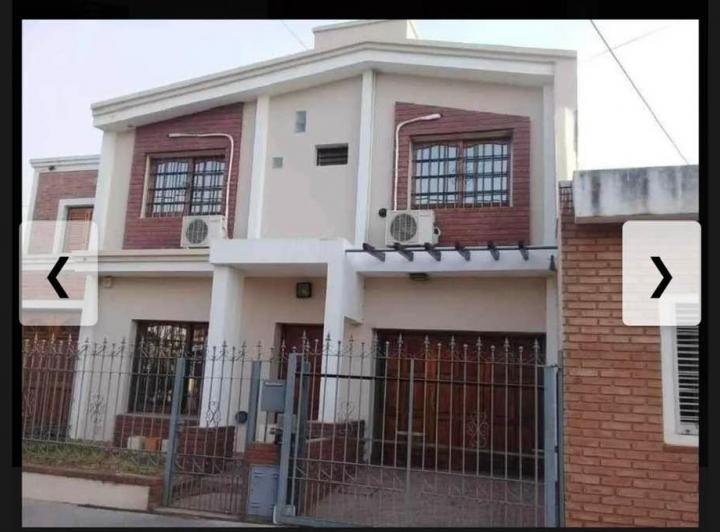 Casa · 150m² · 3 Ambientes · 3 Cocheras