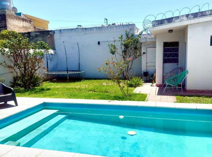 Casa · 184m² · 8 Ambientes · 1 Cochera