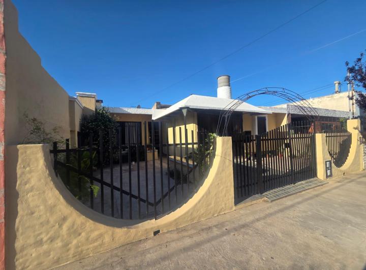 Casa · 250m² · 3 Ambientes · 1 Cochera