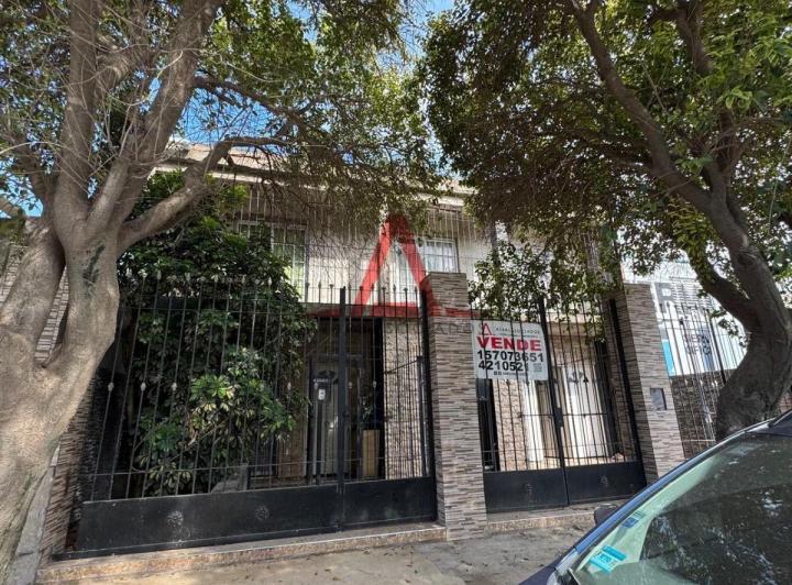 Casa · 240m² · 3 Ambientes · 1 Cochera