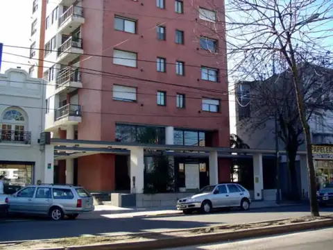 Cochera en Venta en San Isidro Vias / Rolon, San Isidro