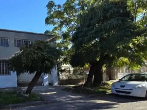 Galpón en Venta en Villa Elvira, Partido de La Plata
