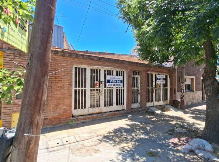 Casa · 228m² · 10 Ambientes · 2 Cocheras