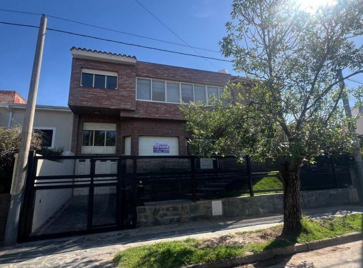 Casa · 436m² · 15 Ambientes · 2 Cocheras