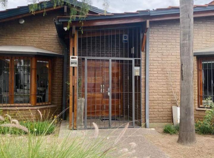Casa · 409m² · 5 Ambientes · 4 Cocheras