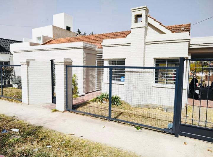 Casa · 6 Ambientes · 2 Cocheras