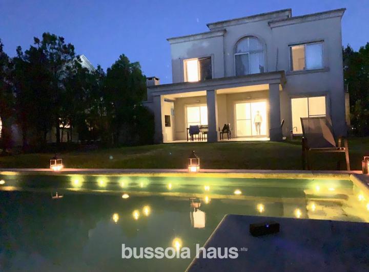 Casa · 160m² · 5 Ambientes · 1 Cochera