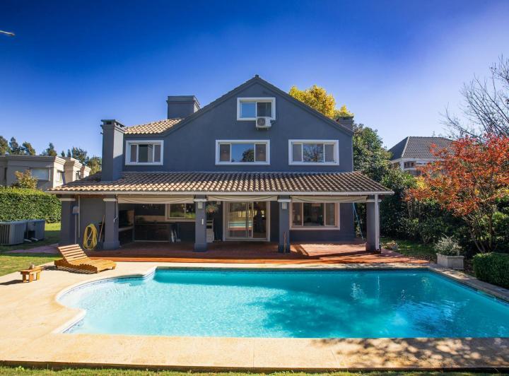 Casa · 258m² · 6 Ambientes