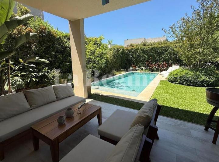 Casa · 211m² · 4 Ambientes · 2 Cocheras