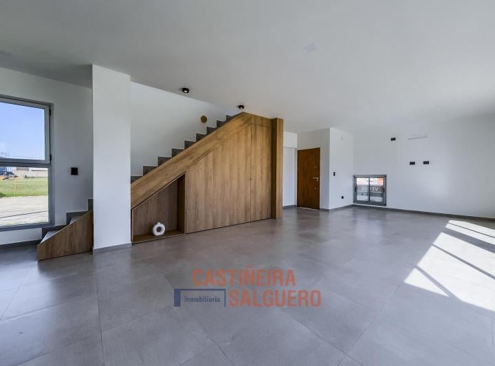 Casa · 160m² · 6 Ambientes · 2 Cocheras