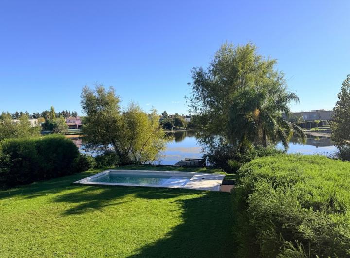 Casa · 1000m² · 6 Ambientes