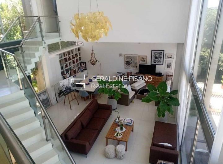 Casa · 300m² · 5 Ambientes · 1 Cochera