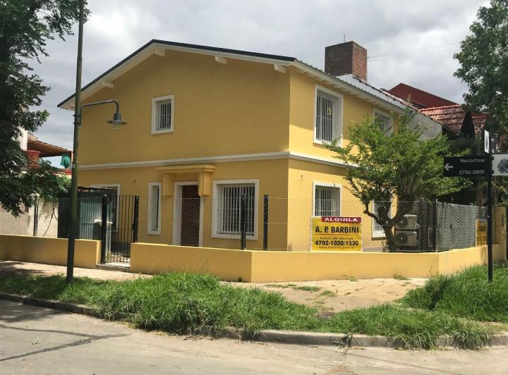 Casa · 200m² · 4 Ambientes · 2 Cocheras