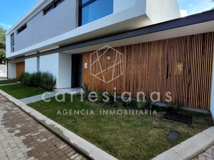 Casa · 250m² · 7 Ambientes · 2 Cocheras