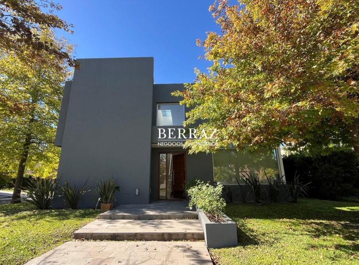 Casa · 288m² · 4 Ambientes · 1 Cochera