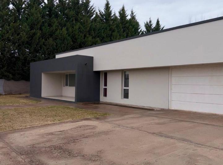 Casa · 450m² · 6 Ambientes · 4 Cocheras