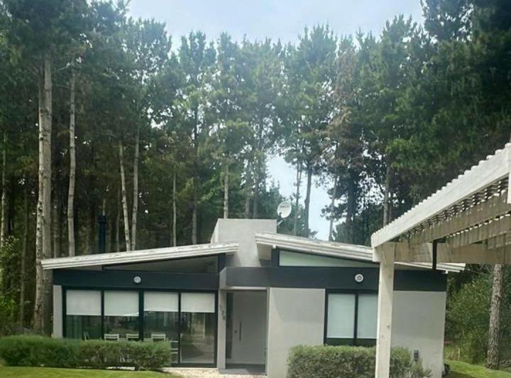 Casa · 150m² · 4 Ambientes · 2 Cocheras