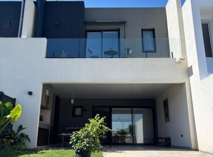 Casa · 180m² · 4 Ambientes