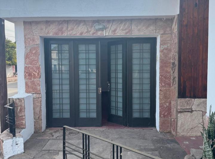 Casa · 1m² · 5 Ambientes · 1 Cochera