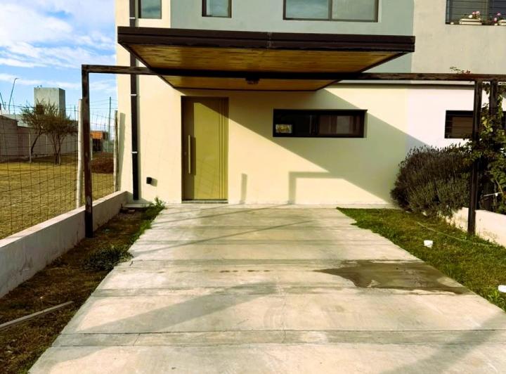 Casa · 122m² · 5 Ambientes · 1 Cochera