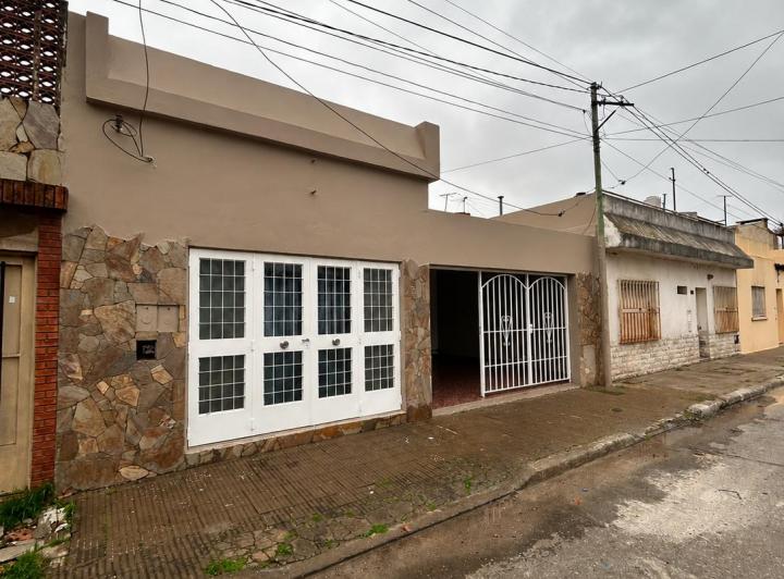 Casa · 69m² · 6 Ambientes · 1 Cochera