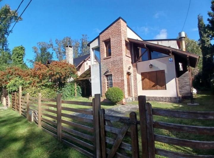 Casa · 200m² · 3 Ambientes · 1 Cochera