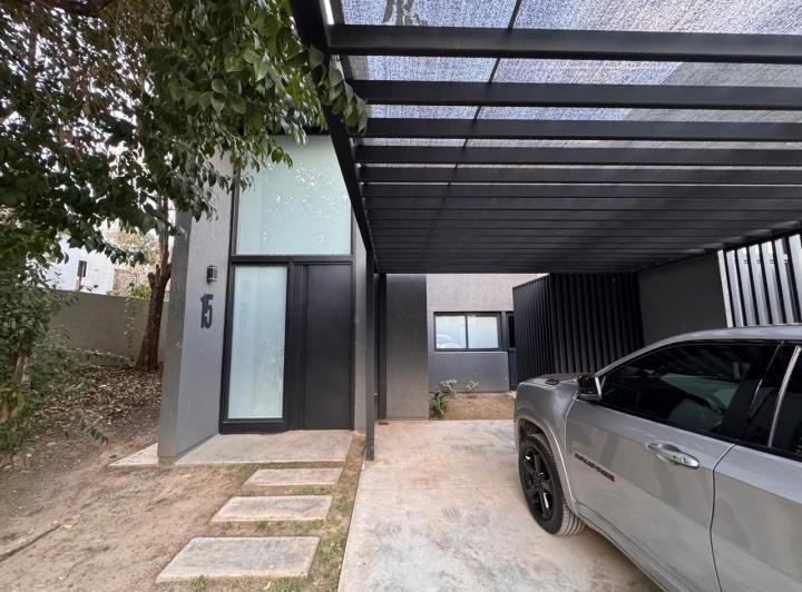 Casa · 184m² · 3 Ambientes · 2 Cocheras