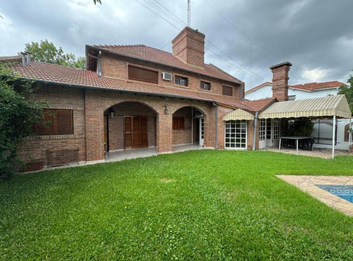 Casa · 281m² · 5 Ambientes · 2 Cocheras