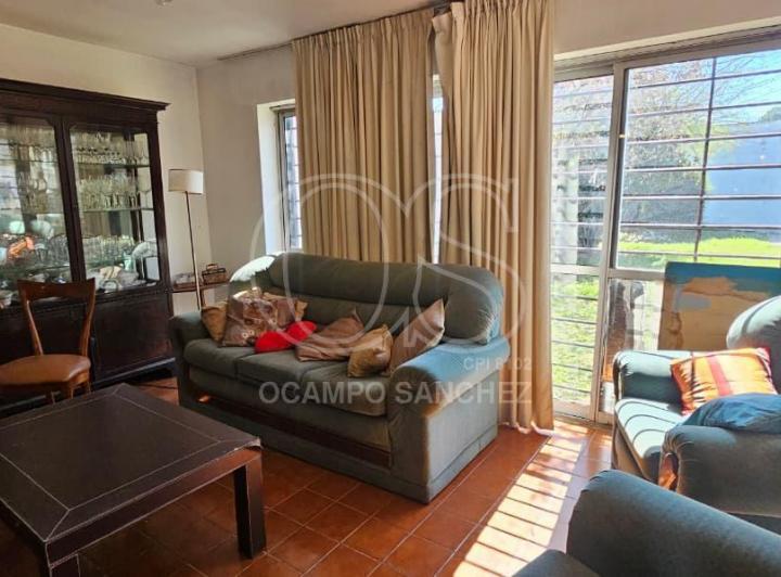 Casa · 274m² · 5 Ambientes · 1 Cochera