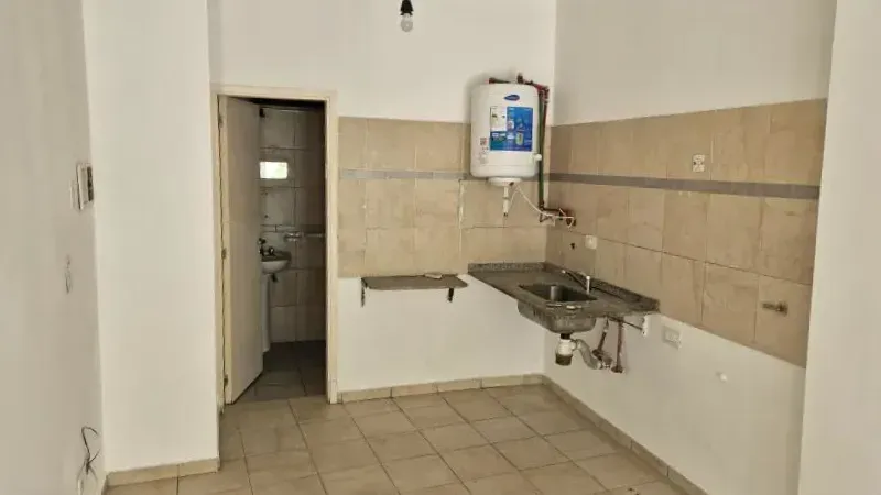 Alquiler Local Comercial 40 m² con Baño – San José de Calasanz 280