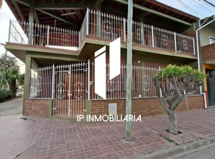 Casa · 203m² · 6 Ambientes · 1 Cochera