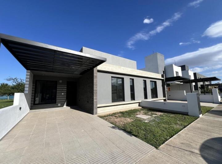 Casa · 120m² · 3 Ambientes · 1 Cochera