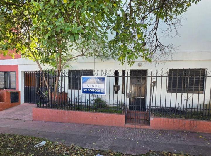 Casa · 109m² · 6 Ambientes · 1 Cochera
