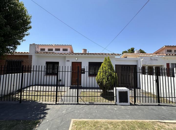 Casa · 108m² · 5 Ambientes · 2 Cocheras