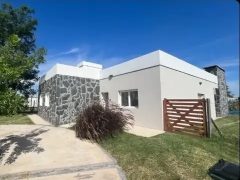 Casa en Alquiler en Pilar del Este - Santa Lucia, Countries y Barrios Cerrados en Pilar