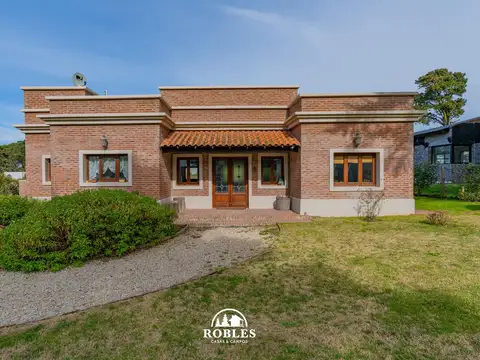 Casa en Alquiler en Barrancas De San Benito, Barrio Chapadmalal