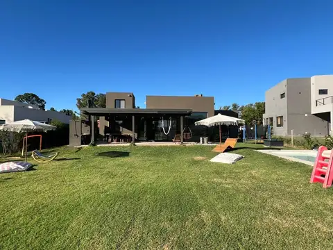 Casa en Alquiler en San Sebastian, Countries y Barrios Cerrados en Escobar