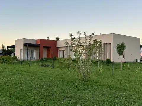 Casa en Alquiler en El Espinillo Golf, Countries y Barrios Cerrados en Lujan