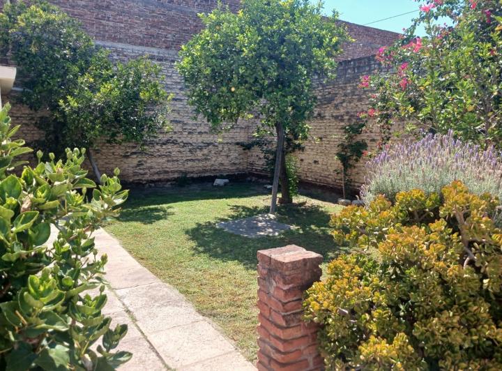 Casa · 180m² · 11 Ambientes · 1 Cochera