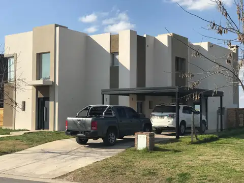 Casa en Alquiler en El Cantón - Barrio Islas, Countries y Barrios Cerrados en Escobar