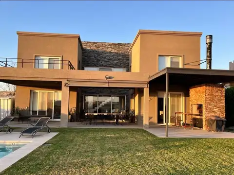 Casa en Alquiler en El Cantón - Barrio Golf, Countries y Barrios Cerrados en Escobar