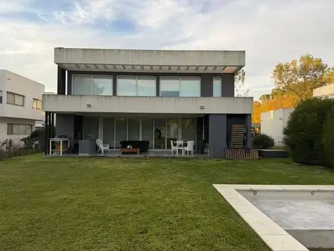 Casa en Alquiler en City Bell, Partido de La Plata
